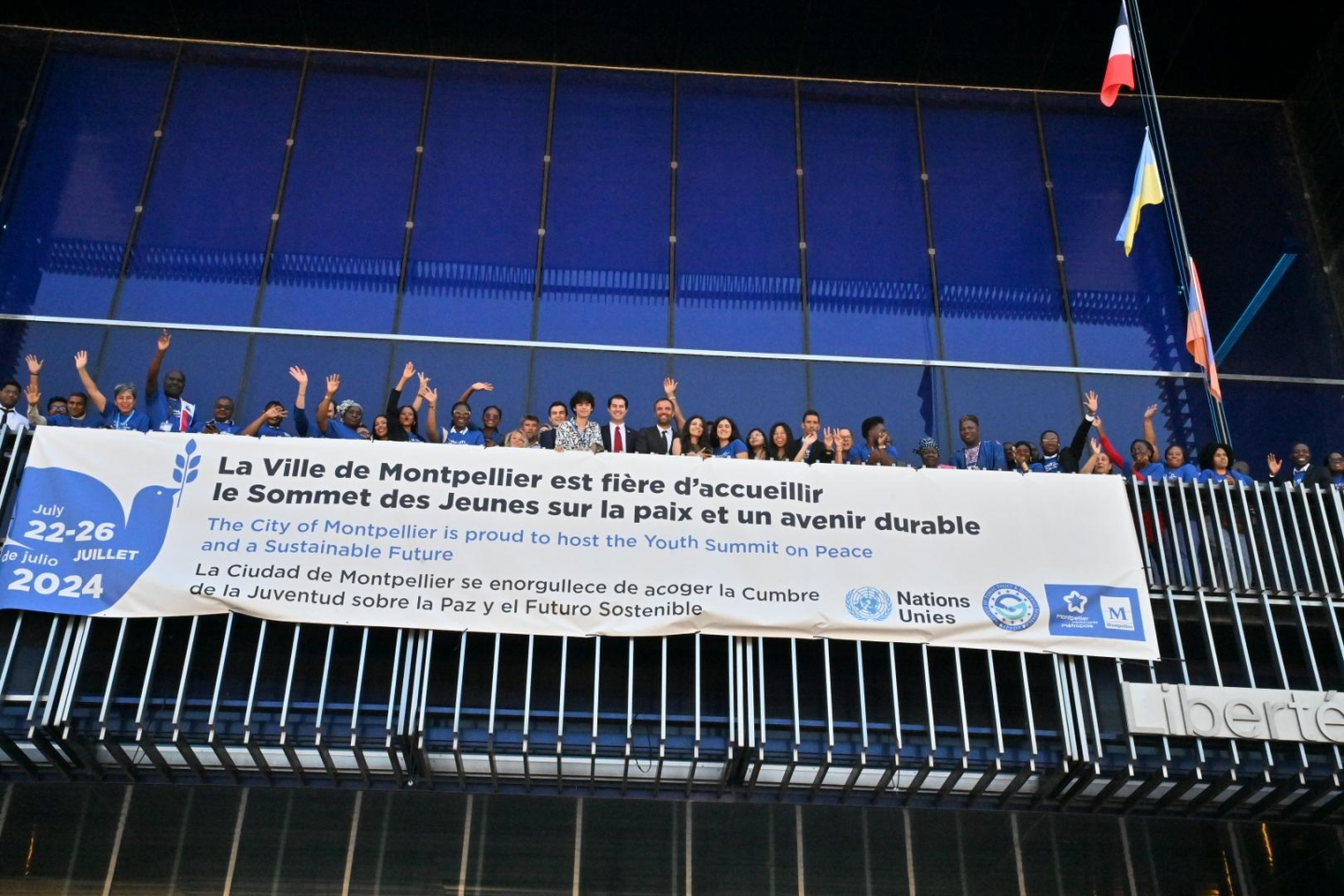 Photo de groupe balcon.jpg