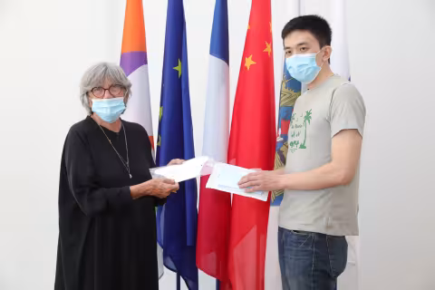 L'association des étudiants chinois fait un don de 700 masques à la Ville de Montpellier