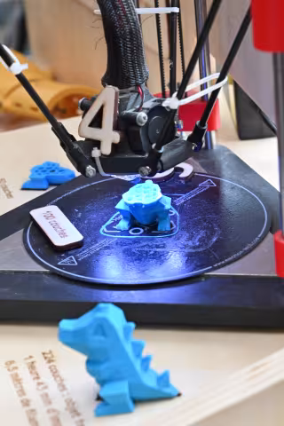 "Fablabs : entrez dans l'âge du faire", une exposition qui préfigure la création de 2 Fablabs sur le territoire, à découvrir à l'Espace Gisèle Halimi, quartier Mosson
