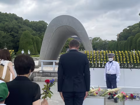 Michaël Delafosse présent à la cérémonie du Mémorial de la Paix de Hiroshima au Japon