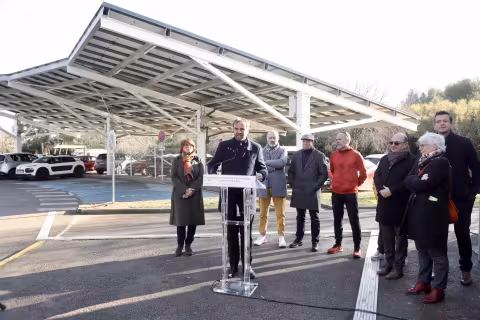 Inauguration - la piscine Alex Jany, à Jacou, alimentée par l'ombrière photovoltaïque de son parking