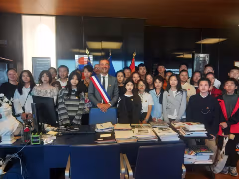 Une délégation d'élèves de Chengdu en visite à l'Hôtel de Ville de Montpellier