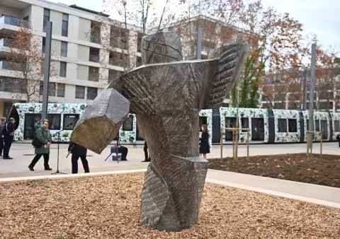 À la Cité créative, l’œuvre d’art COPAQO « Orphée hors de terre » de Nicolas Alquin  a été inaugurée
