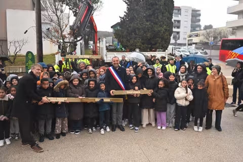 Les élèves de l'école Hypatie plantent le 50 000e arbre à Montpellier
