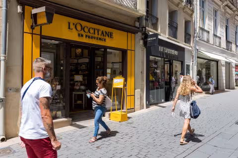 La Ville de Montpellier et la CCI de l'Hérault organisent en partenariat avec les associations de commerçants du centre-ville, une braderie de fin de soldes du 22 juillet au 8 août 2026